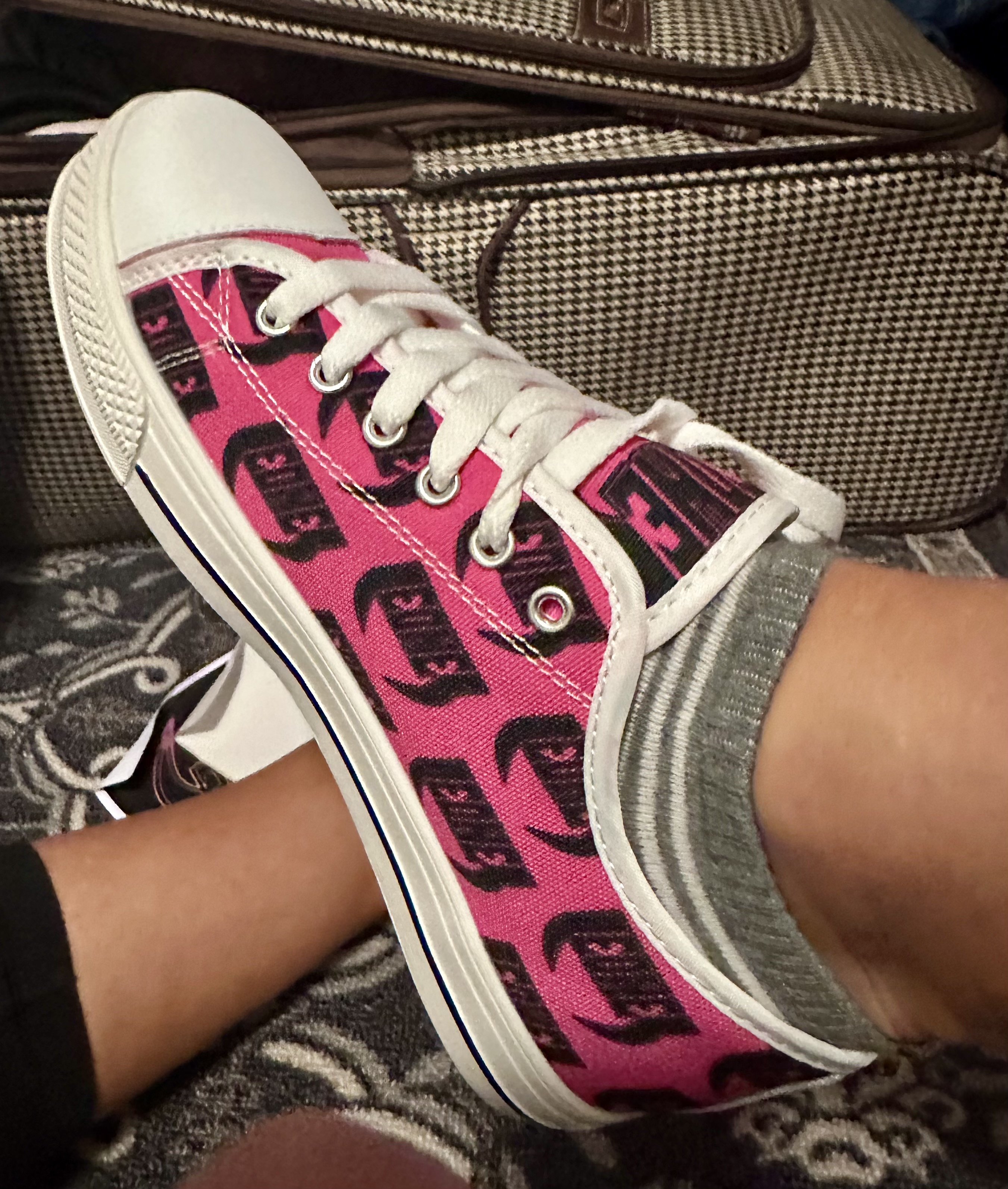 Debi's Hot Pink Sneakers 🖤 (women’s sizes) Debi's Hot Pink Sneakers 🖤 (women’s sizes)