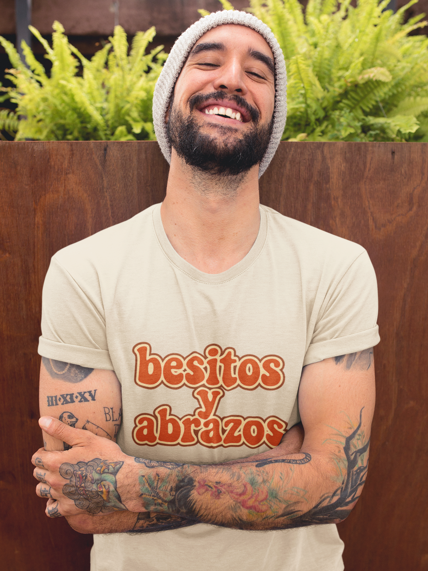Besitos y Abrazos Unisex Soft T-shirt