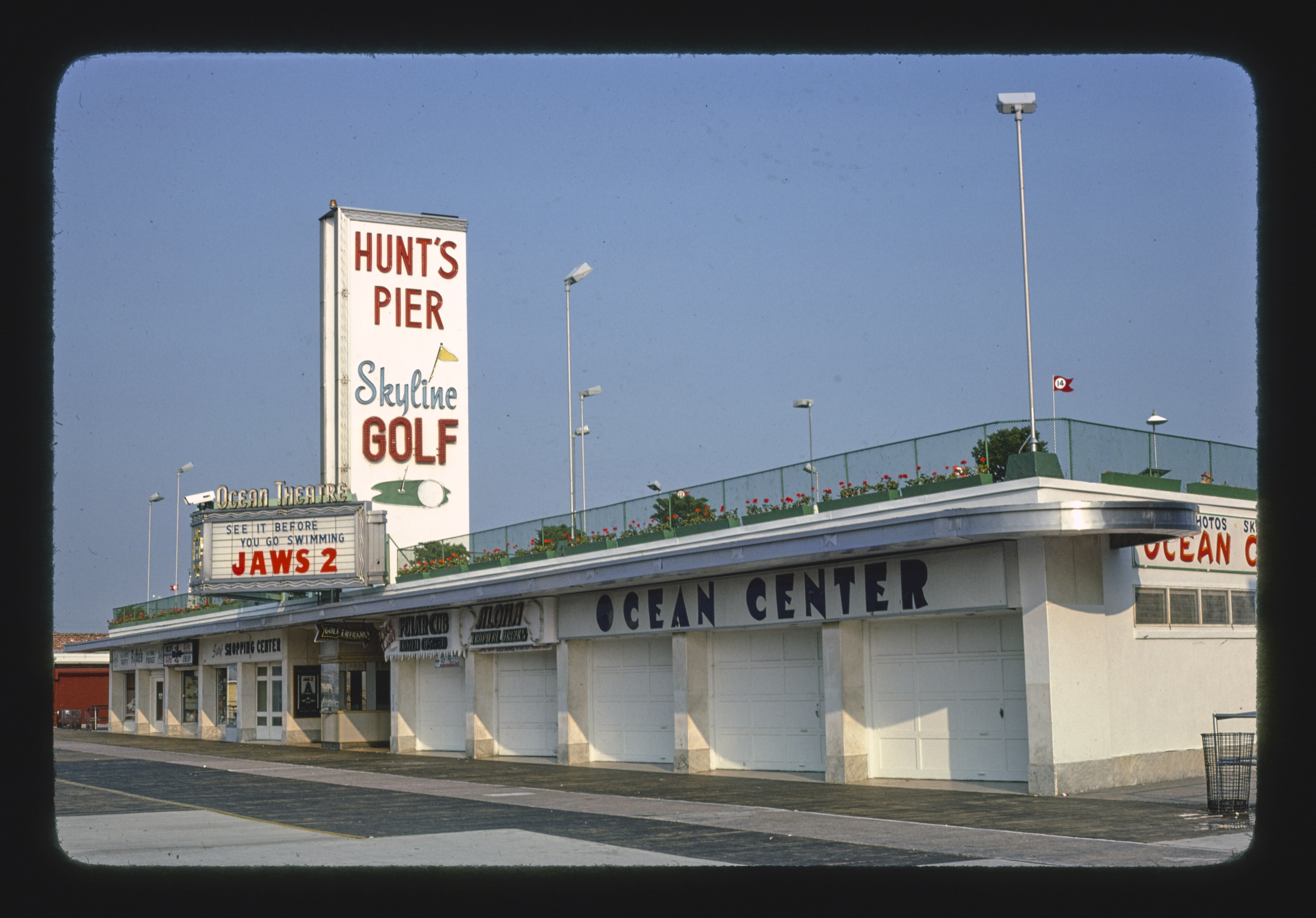 Hunt's Pier - Skyline Golf — 16 Oz Pint Glass Watch the Tram Car product thumbnail image Hunt's Pier - Skyline Golf — 16 Oz Pint Glass Watch the Tram Car product thumbnail image