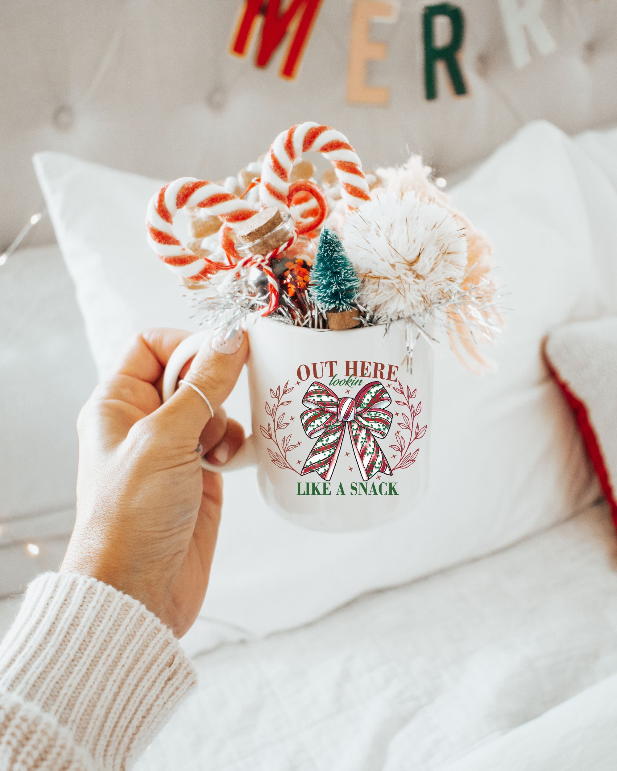 Out Here Lookin’ Like a Snack Christmas Tree Cake Mug – Coquette Bow Ceramic Holiday Cup, Cute Funny Christmas Gift for Moms &amp; Besties