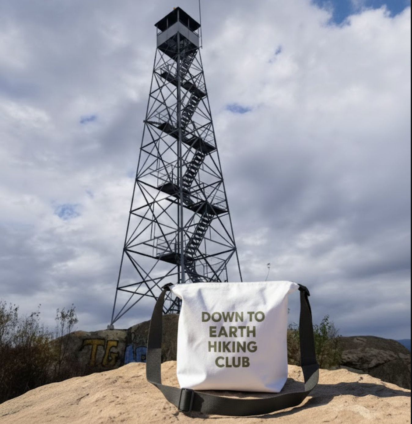 DTE Hiking Club Adjustable Trail Bag 💼 DTE Hiking Club Adjustable Trail Bag 💼