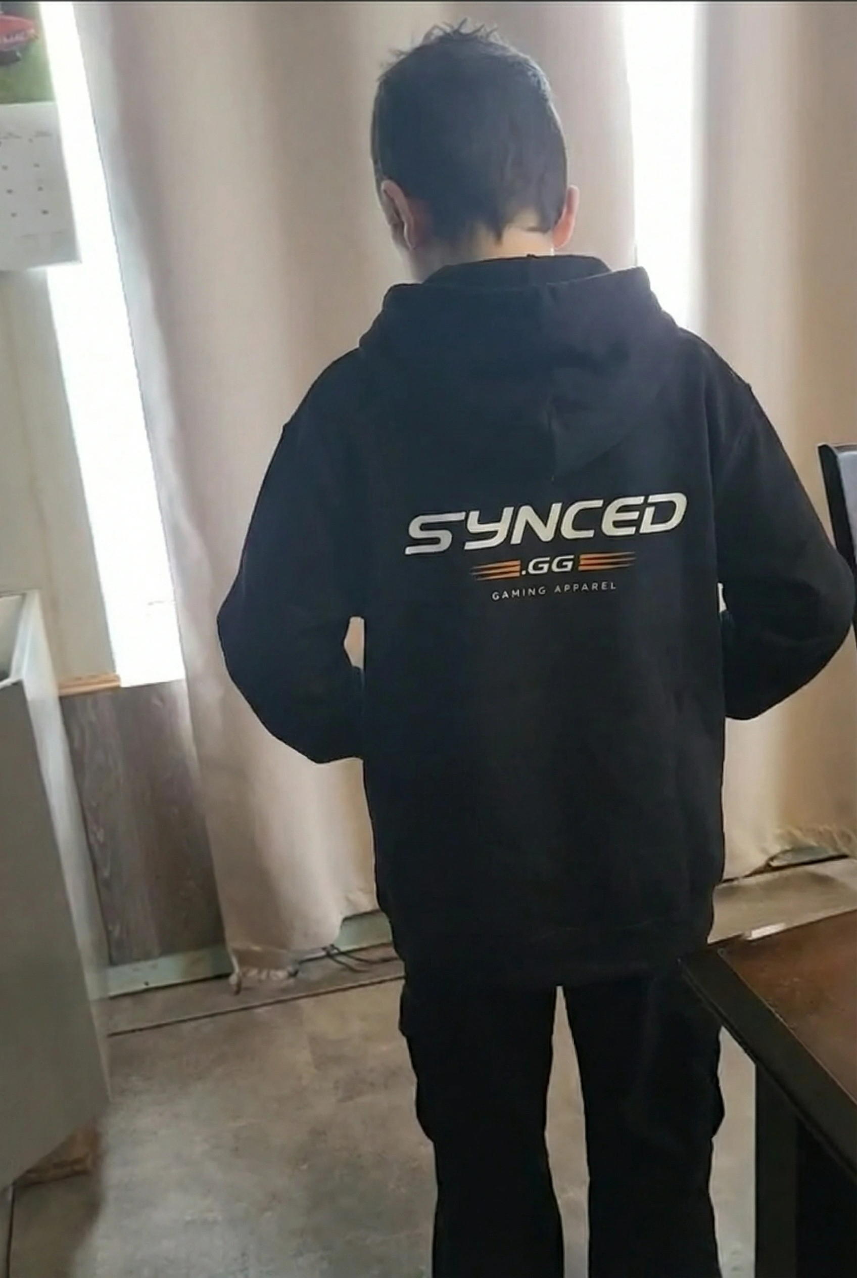 SYNCED.GG Sweat à capuche pour jeunes — Pull à logo gaming product thumbnail image