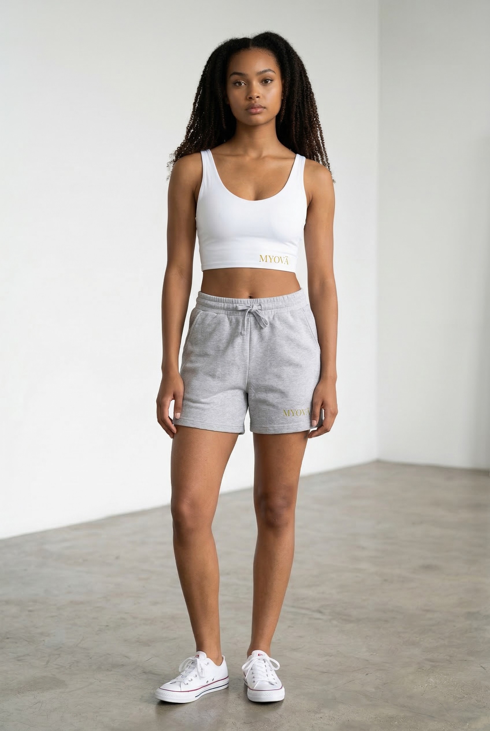 Short de survêtement en polaire éponge brodée « MYOVÄ » product thumbnail image Short de survêtement en polaire éponge brodée « MYOVÄ » product thumbnail image