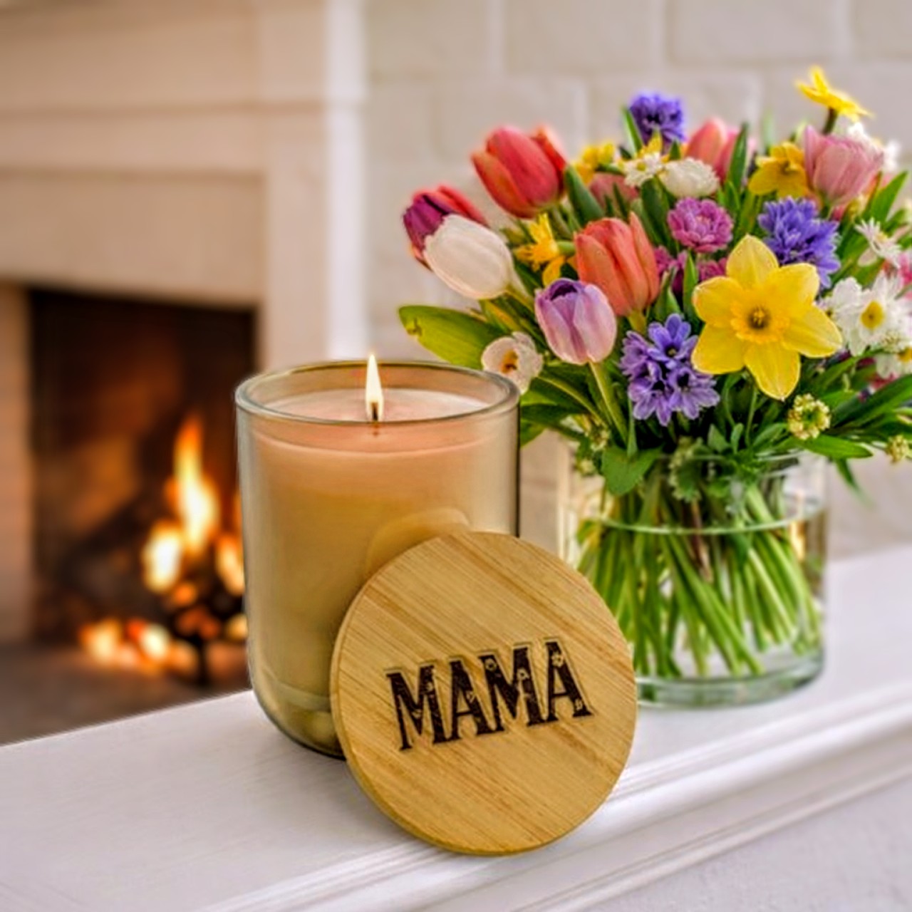 "Mama"(Editable)Engraved 14oz Scented Soy Candle — Bamboo Lid with Heart Splash Design