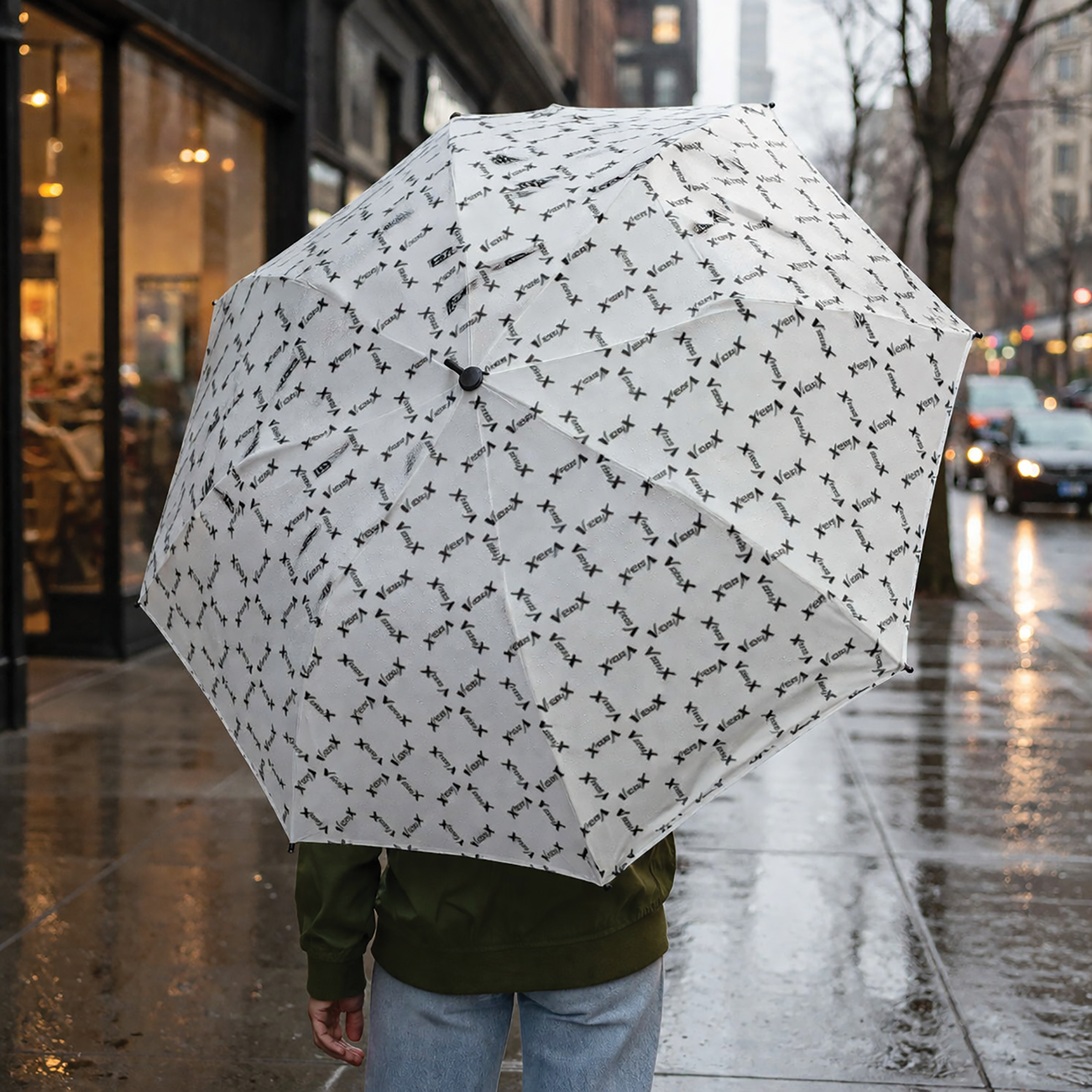 Copy of White Semi-Automatic Foldable Umbrella 